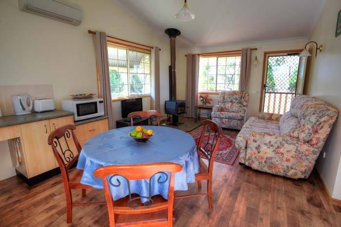 Accommodation Creek Cottages & Sundown View Suites Ballandean Værelse billede
