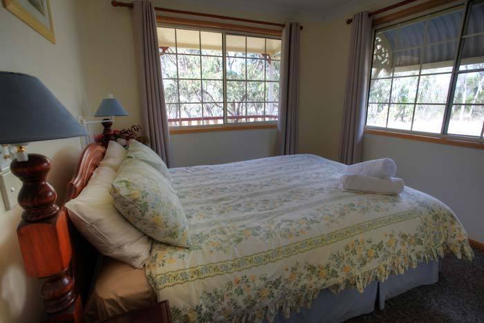 Accommodation Creek Cottages & Sundown View Suites Ballandean Værelse billede