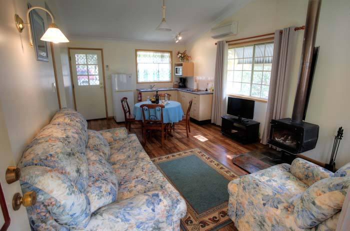 Accommodation Creek Cottages & Sundown View Suites Ballandean Værelse billede