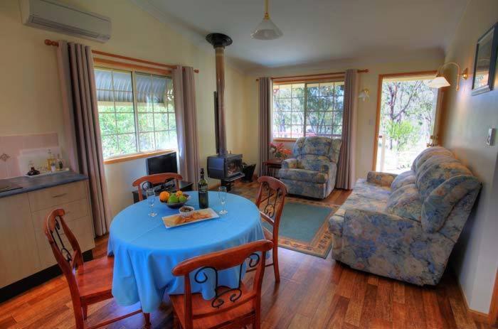 Accommodation Creek Cottages & Sundown View Suites Ballandean Eksteriør billede